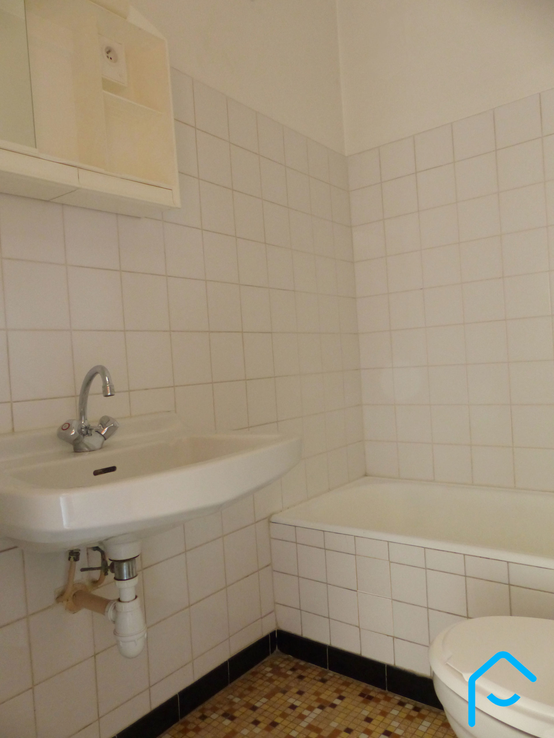 à vendre appartement T1 Chambéry Savoie salle de bain vue1
