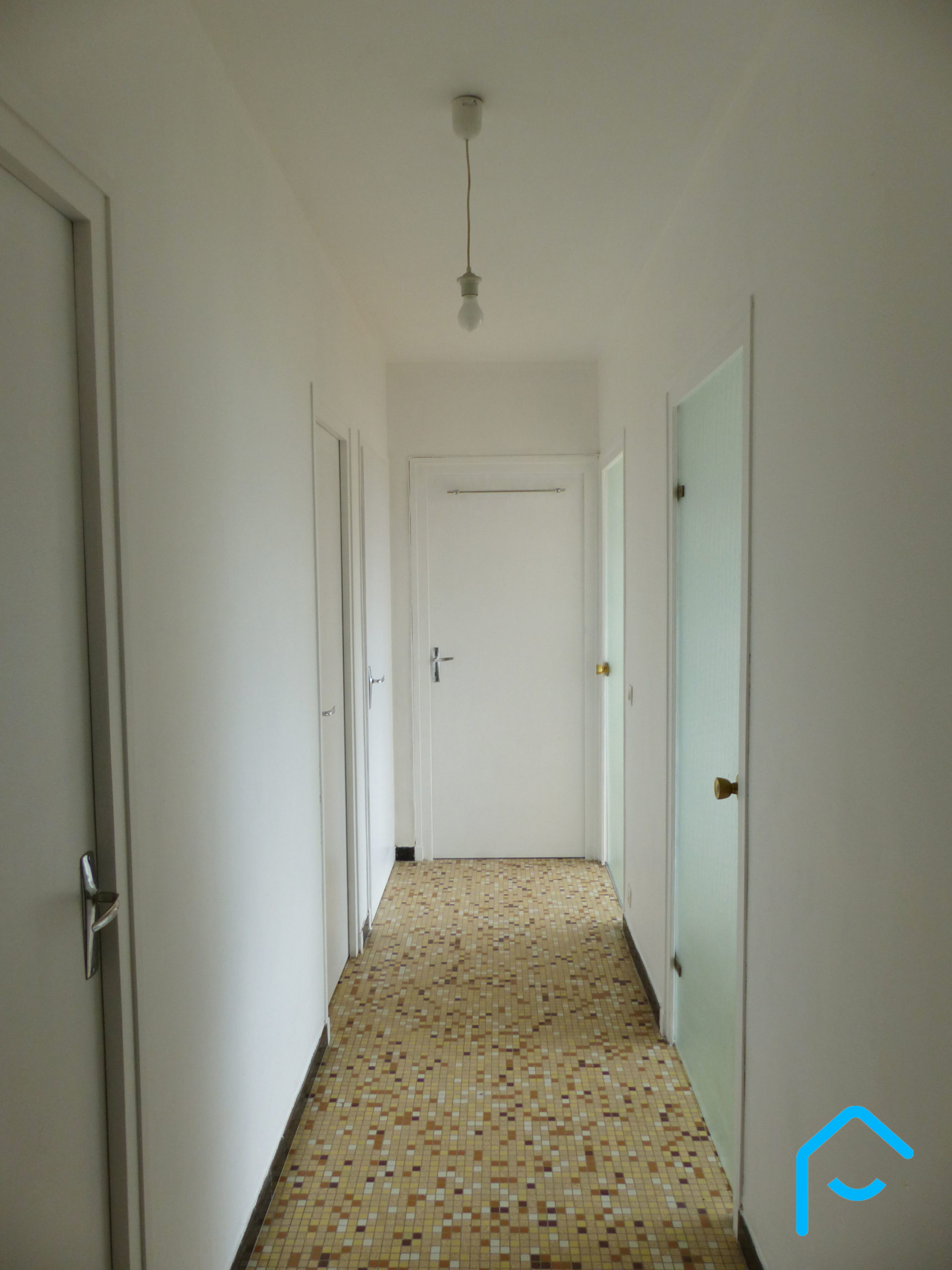 à vendre appartement T2 Chambéry Savoie investisseur séjour couloir vue 5