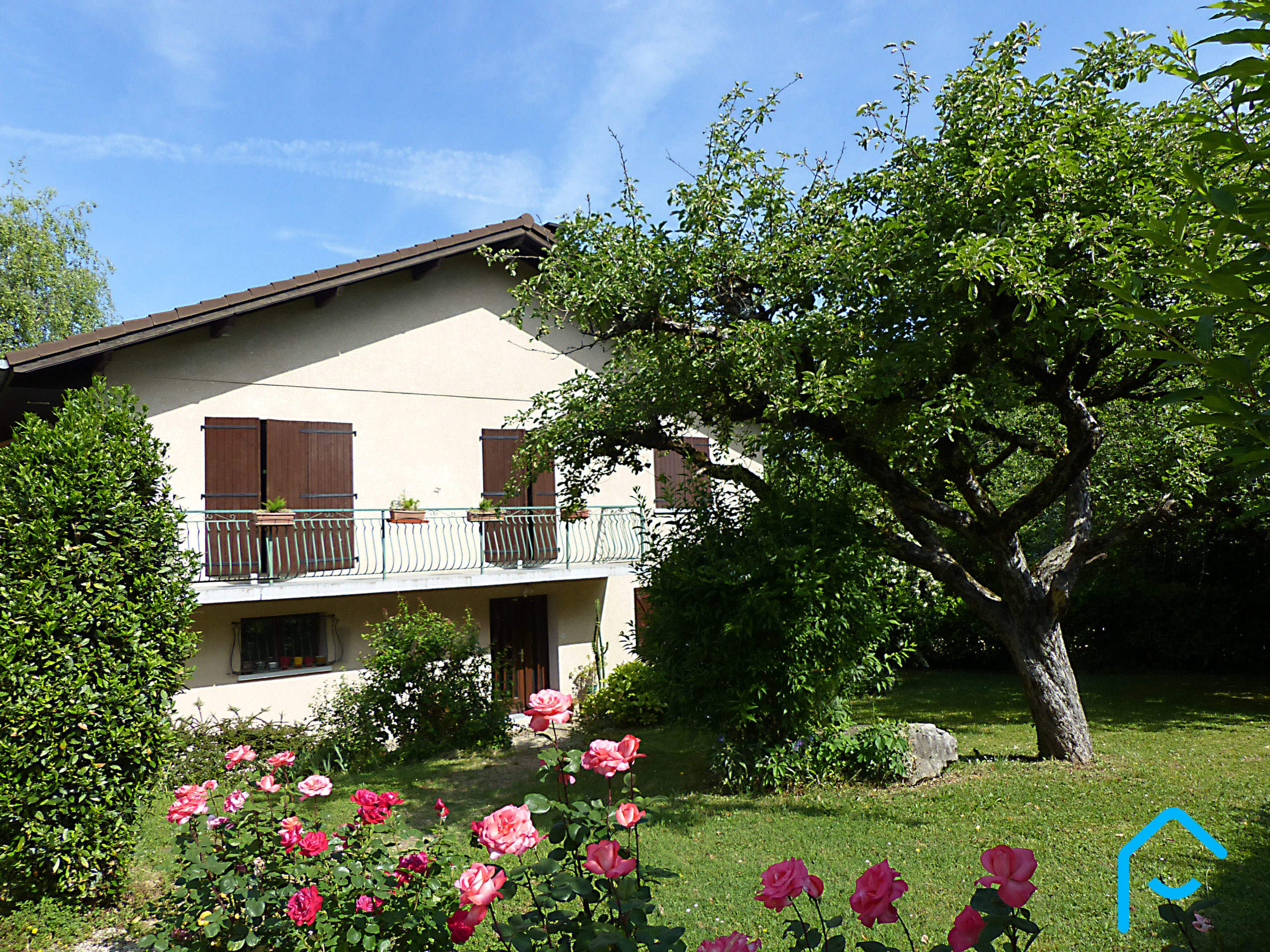 A vendre maison individuelle Jacob Bellecombette Savoie Chambéry terrain piscine jardin vue 10