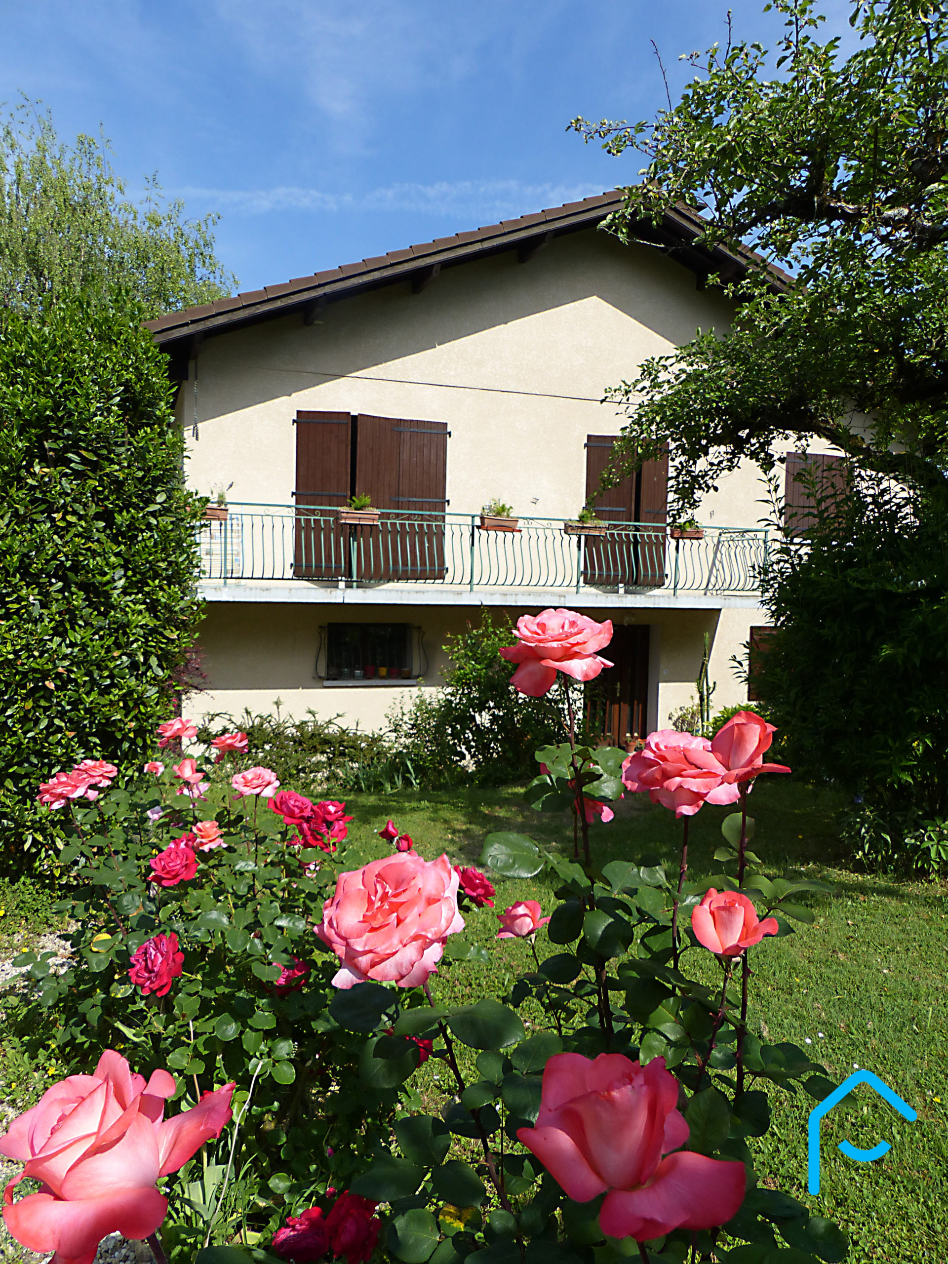 A vendre maison individuelle Jacob Bellecombette Savoie Chambéry terrain piscine jardin vue 12