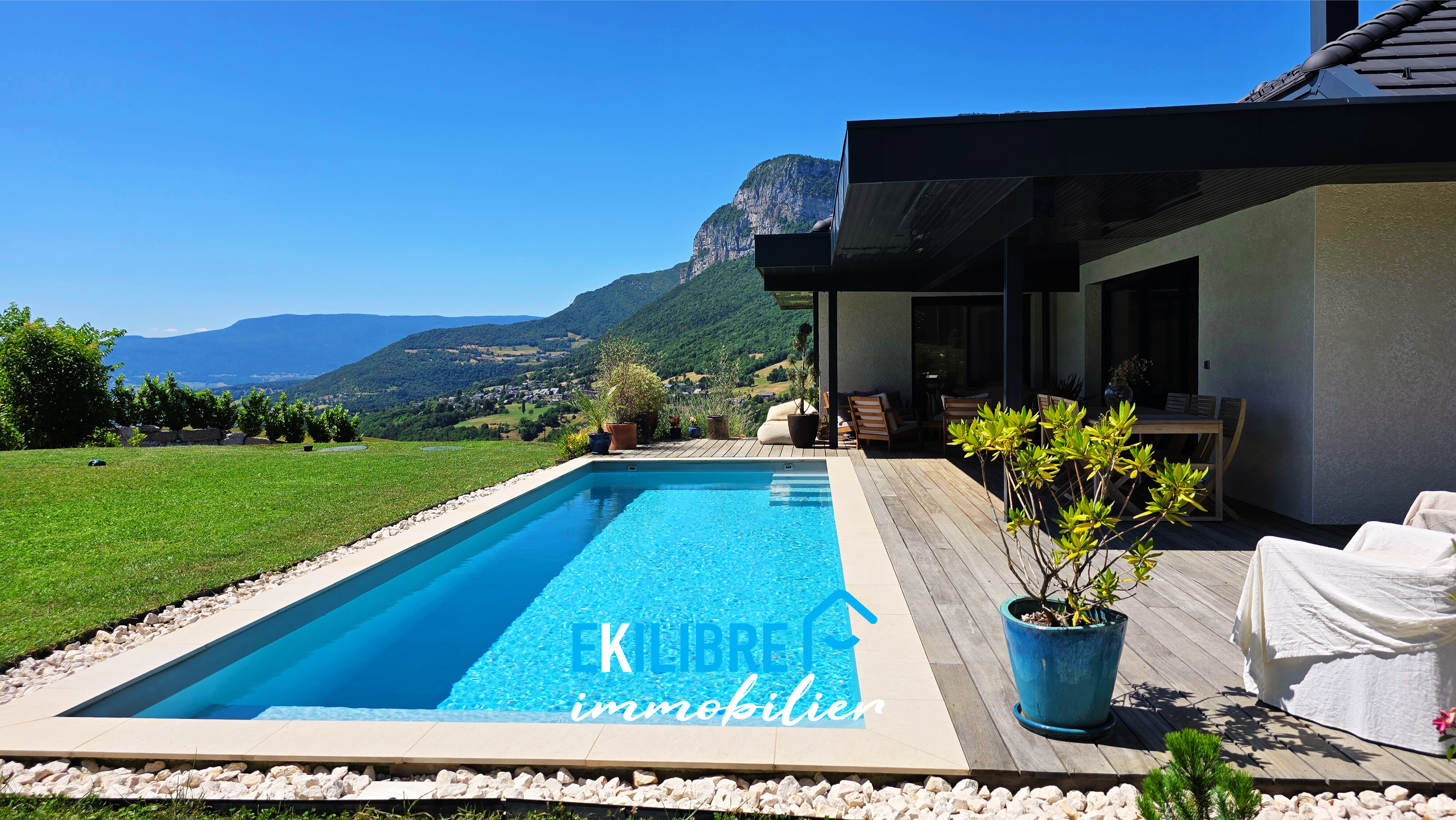 A vendre Savoie maison neuve moderne vue montagnes piscine parc vue 13