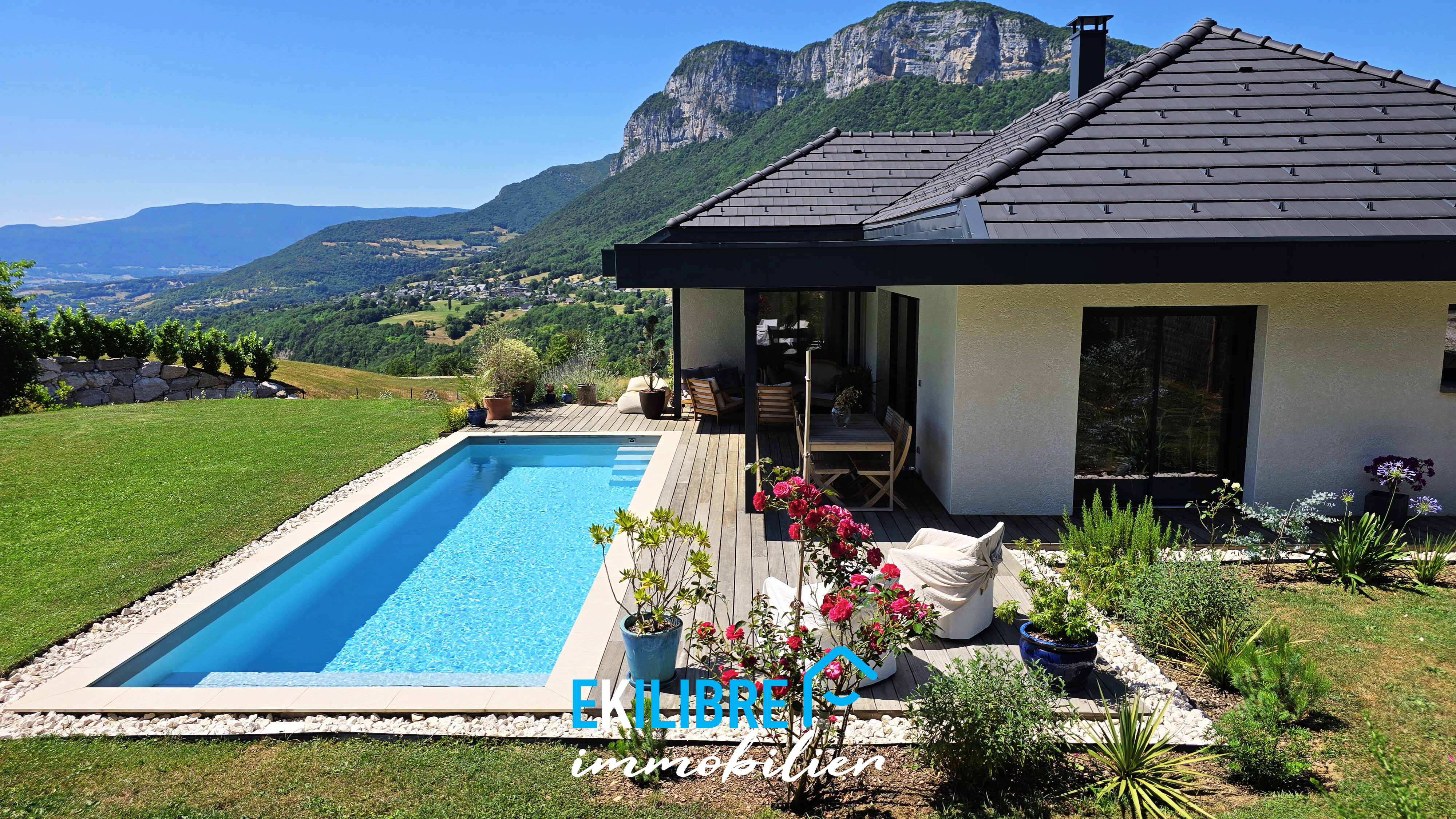 A vendre savoie maison neuve moderne vue montagnes piscine parc vue 2