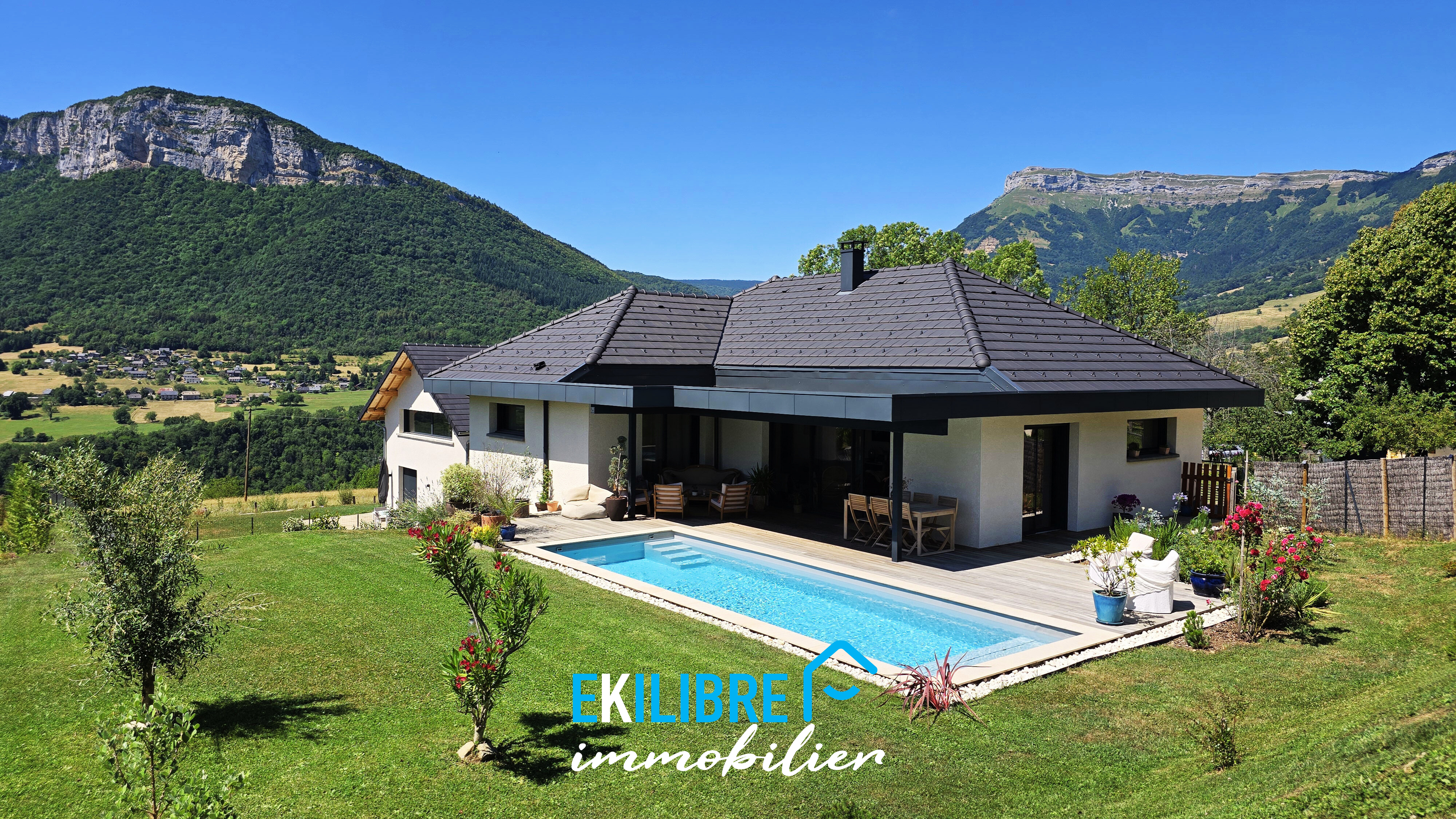 A vendre savoie maison neuve moderne vue montagnes piscine parc vue 4