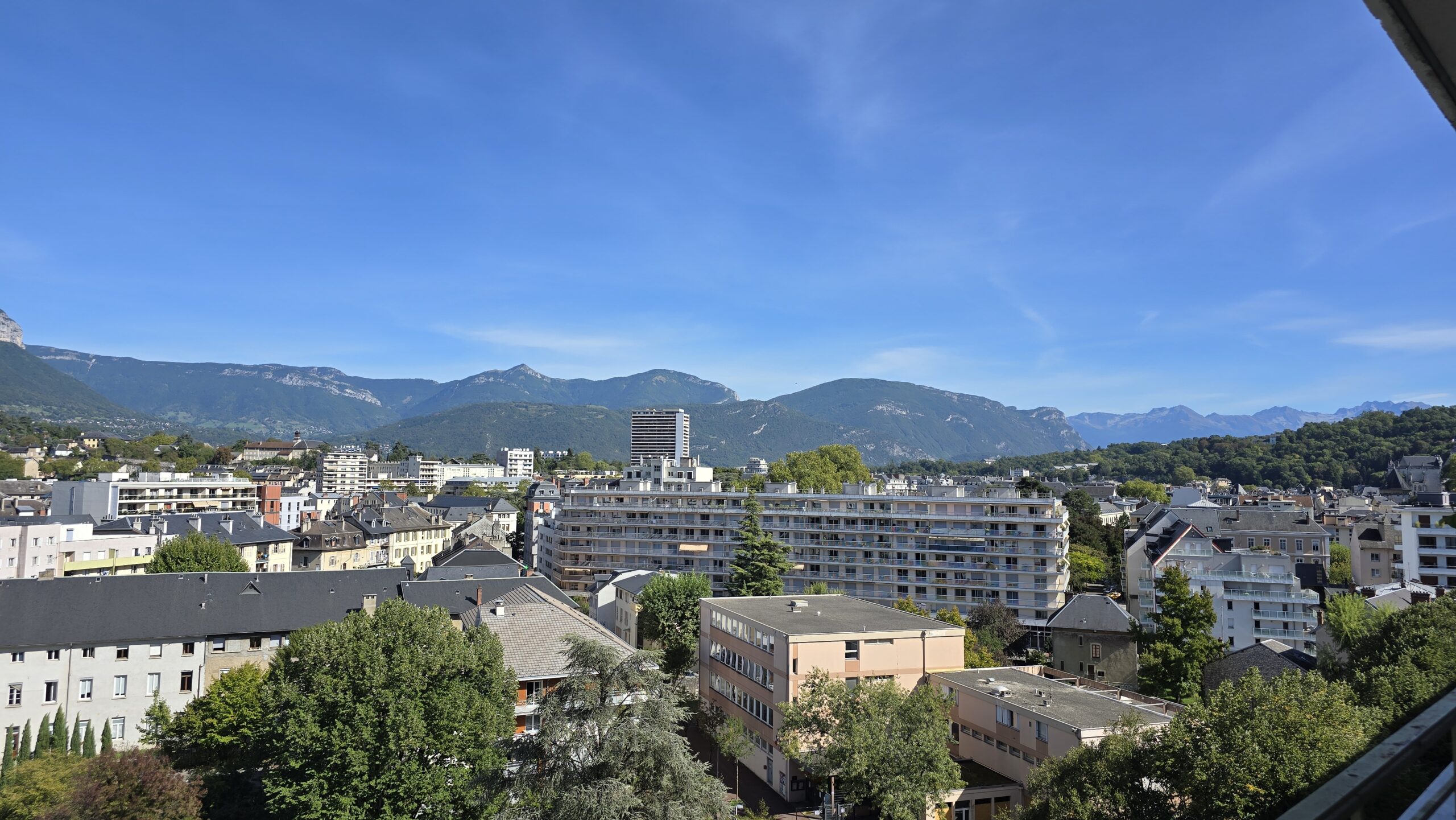 A vendre T4 chambéry cave vélos montagnes vue 2