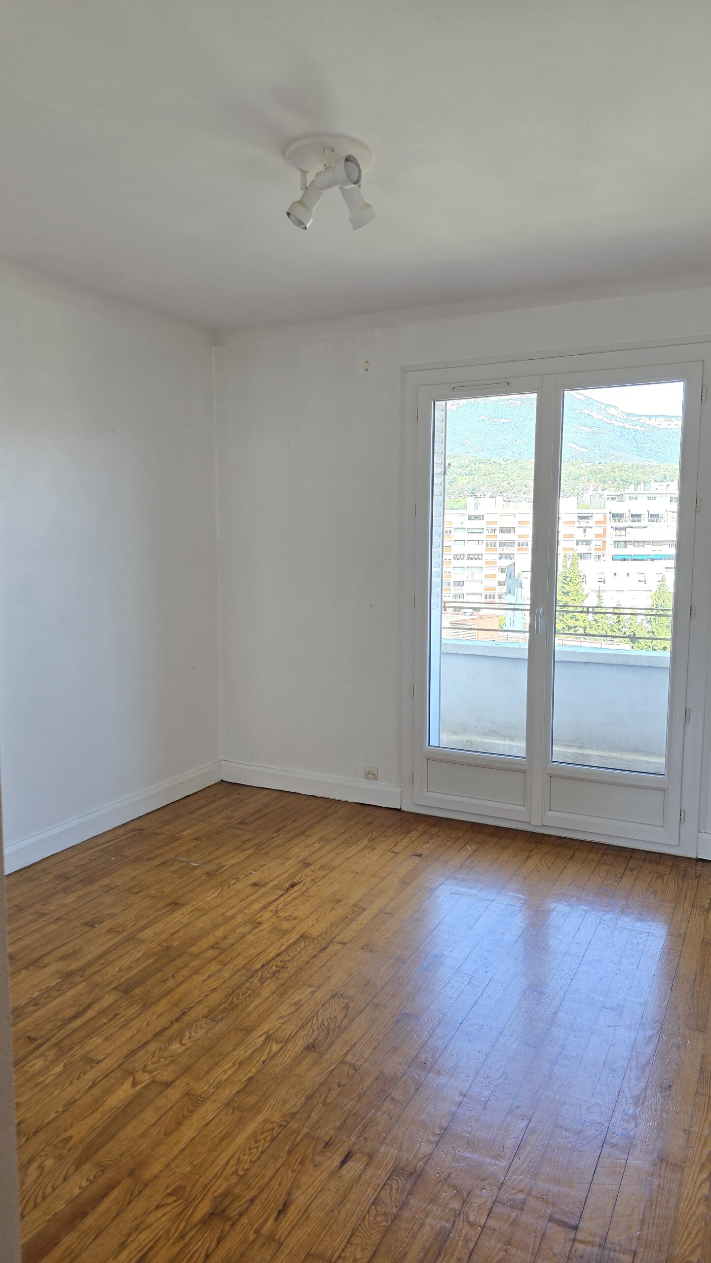 A vendre T4 chambéry cave vélos montagnes vue 7