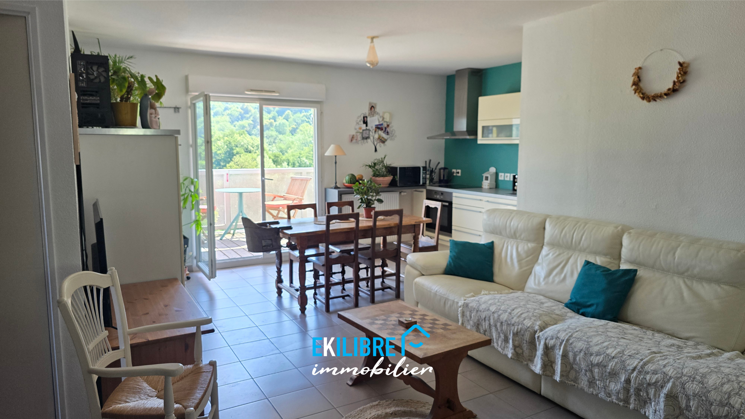 A vendre appartement T4 vue massif immeuble récent terrasse vue 16