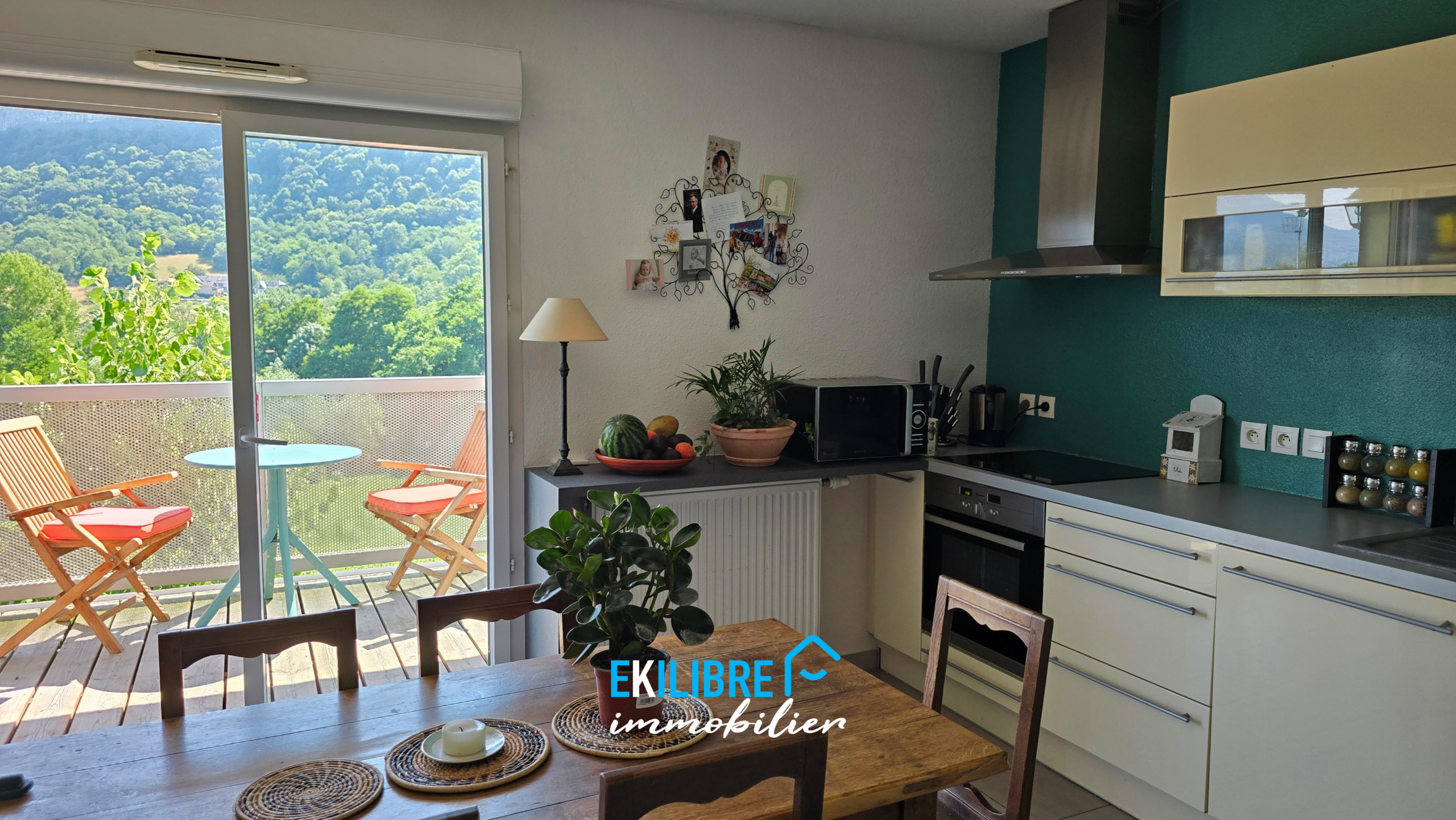 A vendre appartement T4 vue massif immeuble récent terrasse vue 17