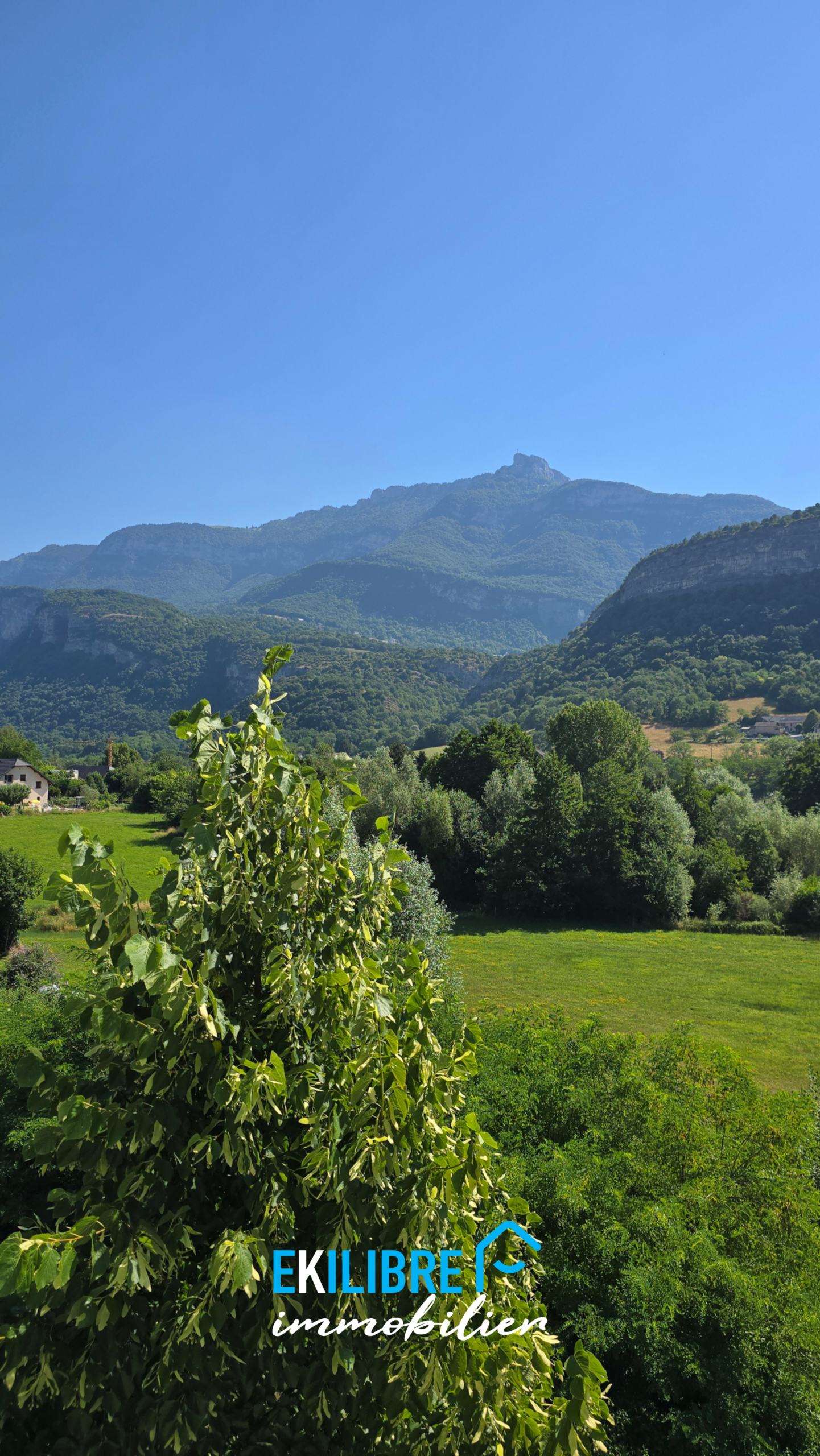 A vendre appartement T4 vue massif immeuble récent terrasse vue 9