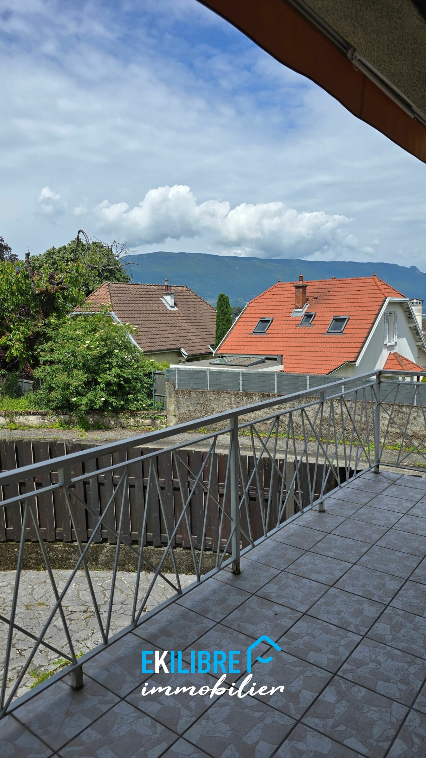 Maison Chambéry garage cave studio terrain vue massif 17