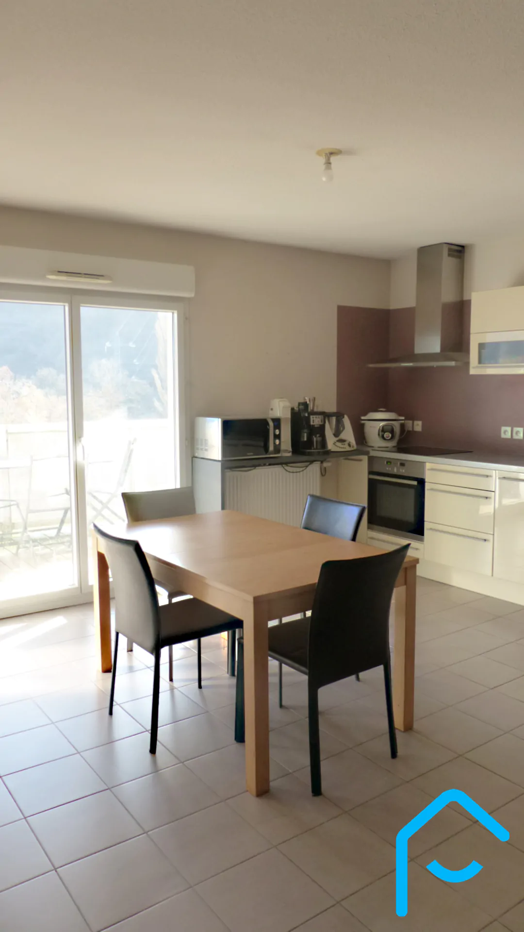 A vendre T4 Chambéry Savoie vue montagne immeuble récent garage stationnement vue 1
