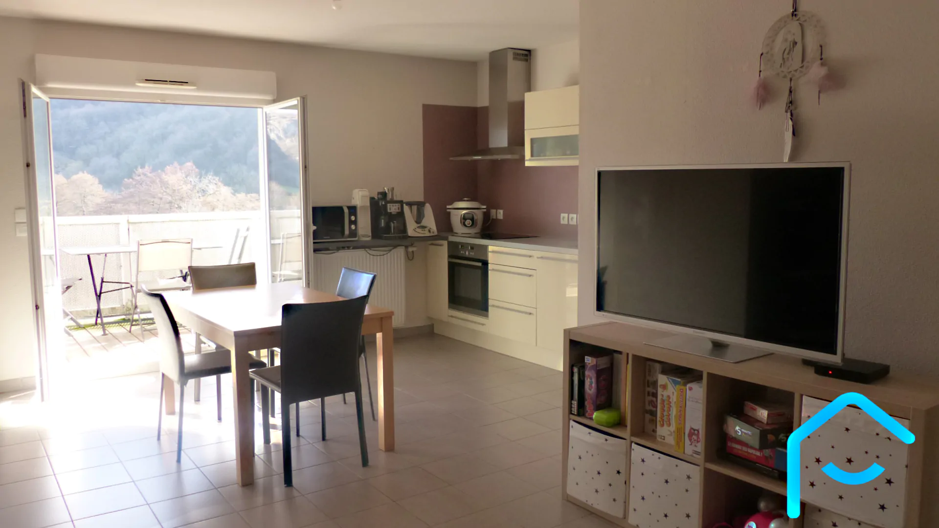 A vendre T4 Chambéry Savoie vue montagne immeuble récent garage stationnement vue 2